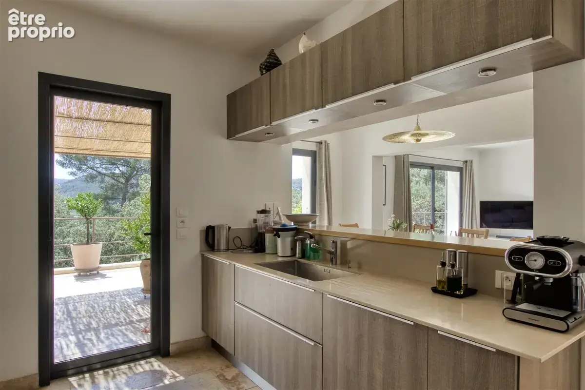 Maison 8 pièces 237 m² à vendre à Le Beausset (83330) - photo 6