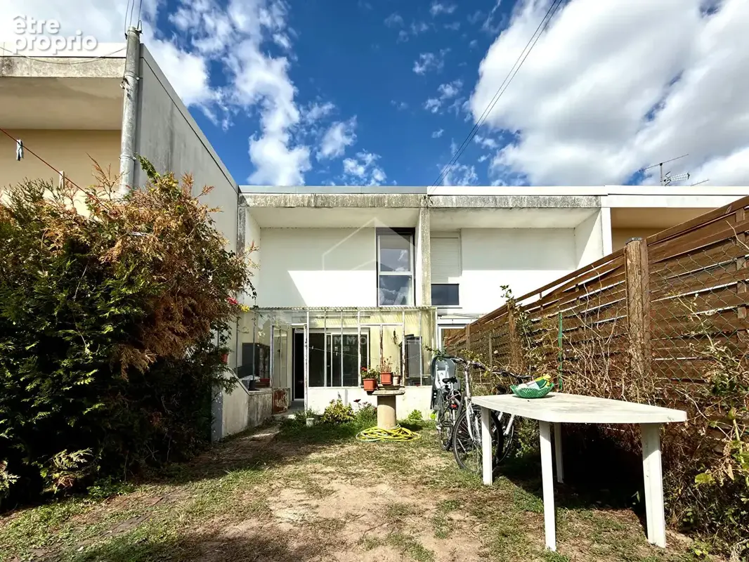 Maison à SAINT-PIERRE-LES-NEMOURS