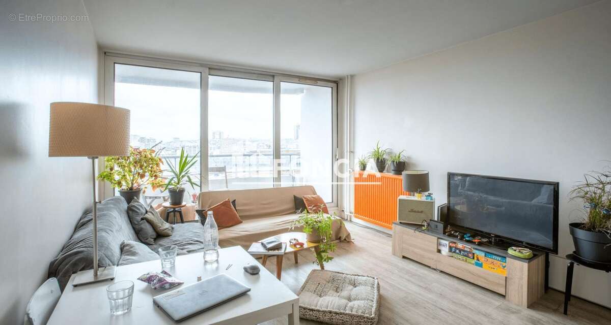 Appartement à PARIS-18E