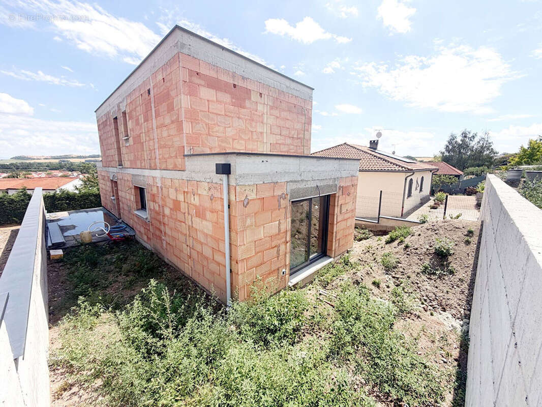 Villa 5 pièces de 111 m2 avec piscine intérieure - photo 6