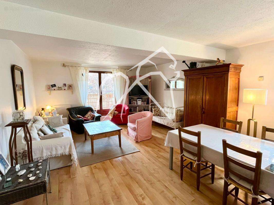 Appartement duplex  4 pièces  115 m²  En rez-de-jardin avec place de stationnement  Secteur Ernest Renan  76800 St Etienne du Ro - photo 4