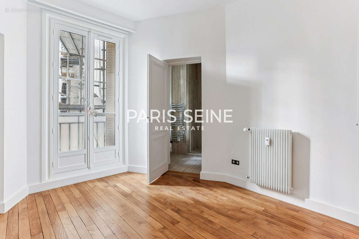 Appartement à PARIS-7E