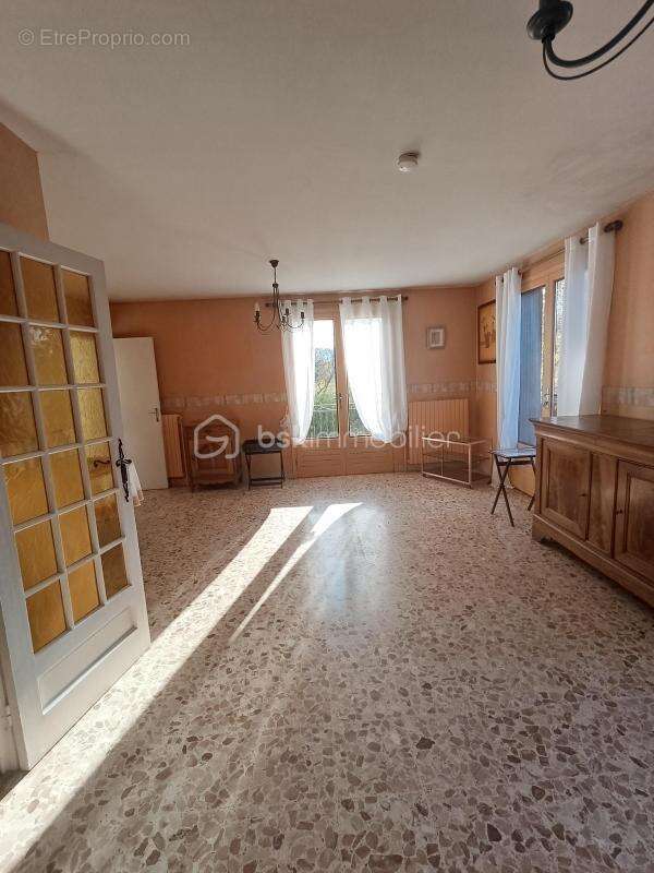 Maison à CHARNECLES