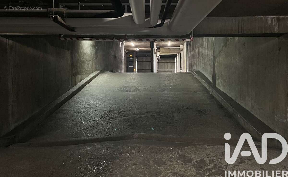 Photo 6 - Parking à PARIS-11E