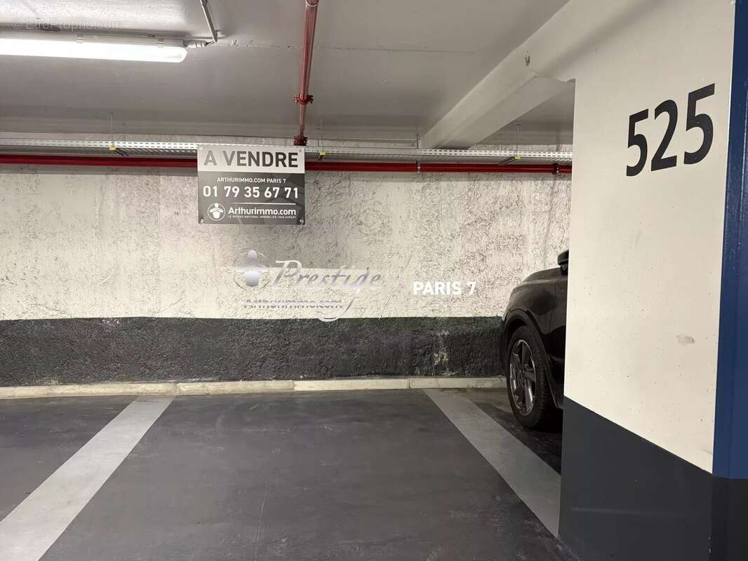 Parking à PARIS-7E