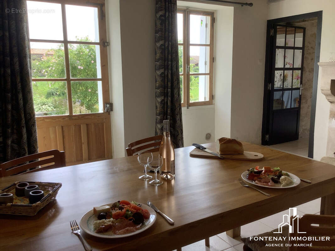 Maison 176 m² à Saint-Cyr-Des-Gats  - photo 4