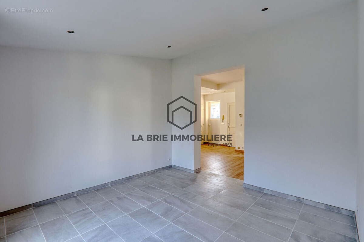 Maison à VILLECRESNES