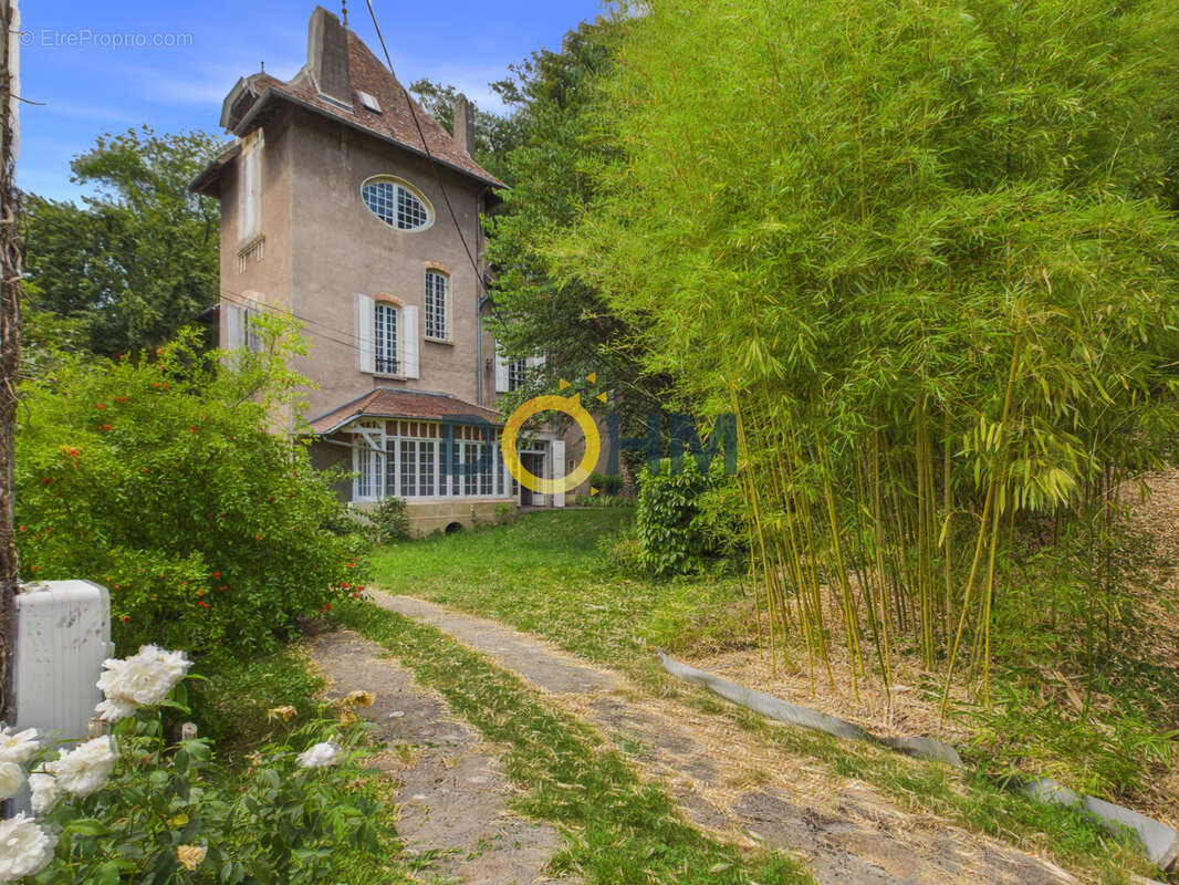 Maison à SAINT-VICTOR-DE-CESSIEU