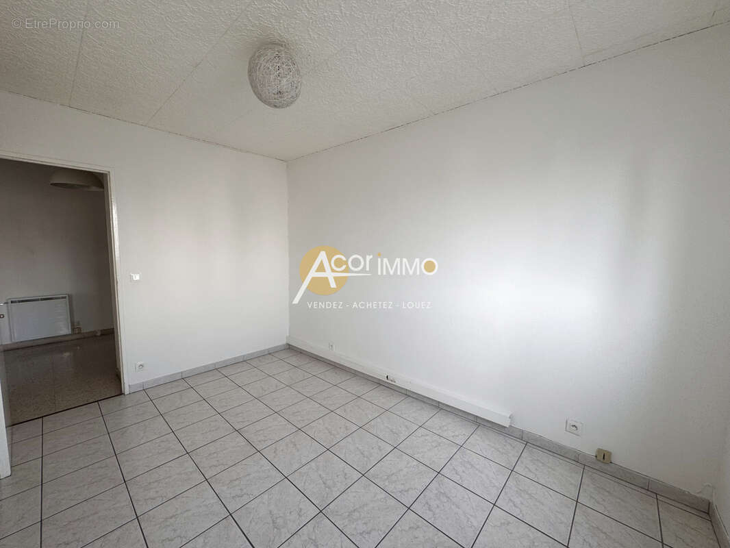 La Seyne Sur Mer, Centre, Appartement T3, 76m2, balcon - photo 9