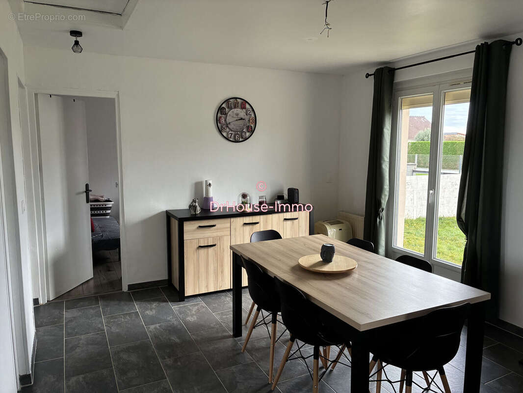 Maison à FONTAINE-LA-GUYON