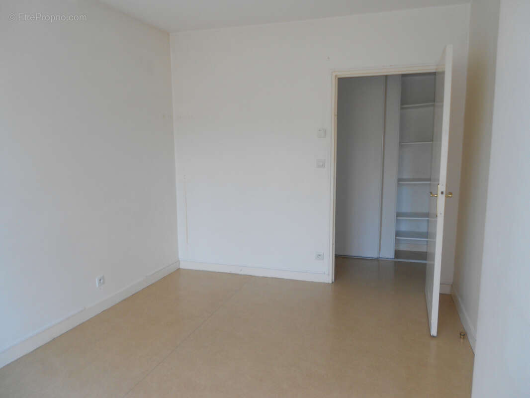 Appartement à VAUX-LE-PENIL