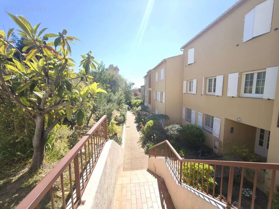 Menton Riviera grand studio de 32 m2, dernier étage, belle terrasse de 14 m2 - photo 13