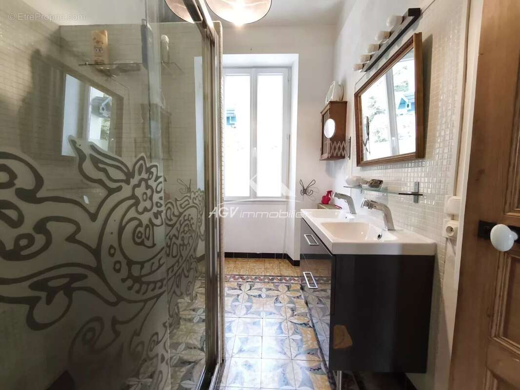 Maison à SAINT-JULIEN-LES-ROSIERS