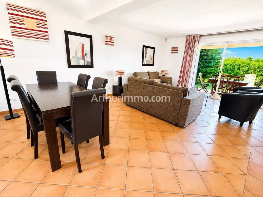Maison à ROQUEBRUNE-SUR-ARGENS