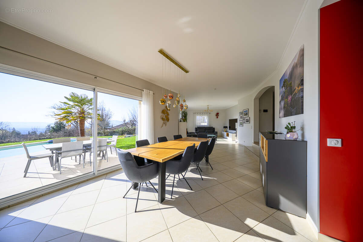 Maison à PERON