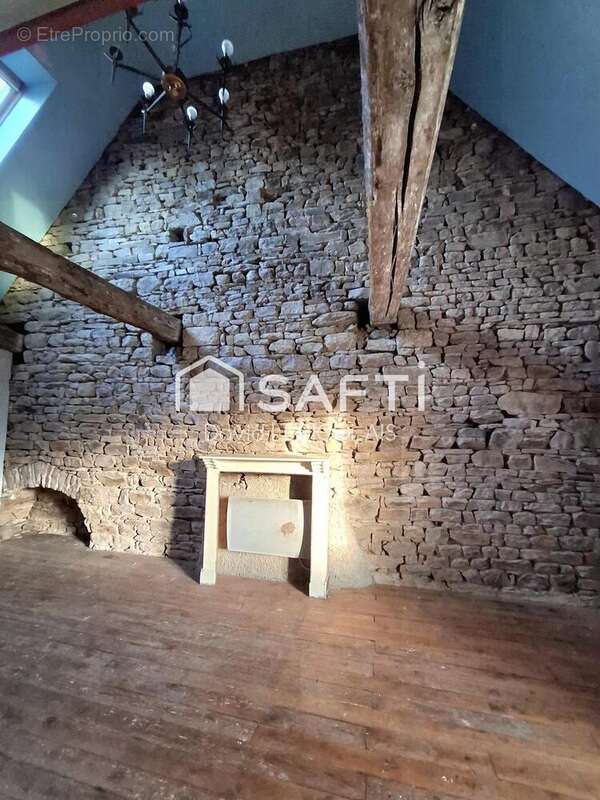 Photo 4 - Parking à DANGY