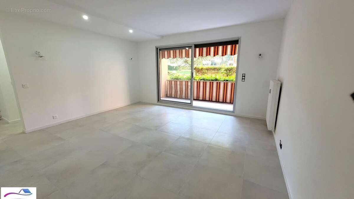 Appartement à MANDELIEU-LA-NAPOULE