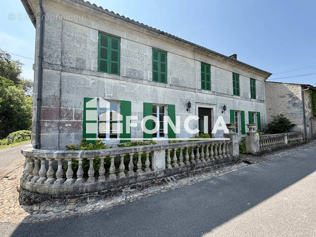 Maison à SAINT-PALAIS-DU-NE
