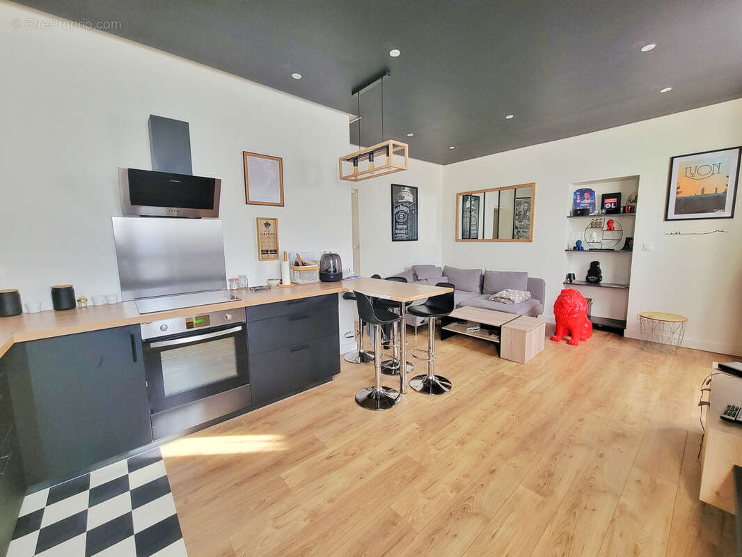 Appartement à PIERRE-BENITE