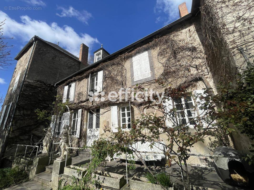 Maison à BUSSET