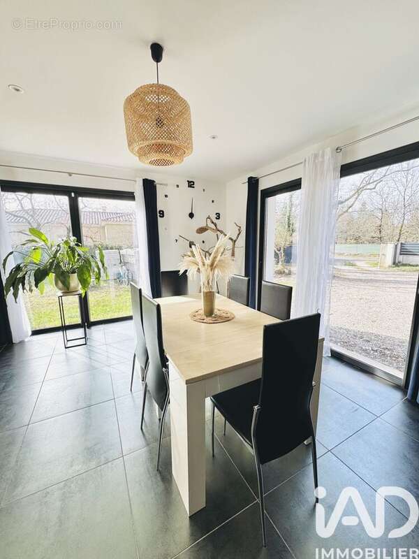 Maison 127 m² à Le Montat  - photo 8