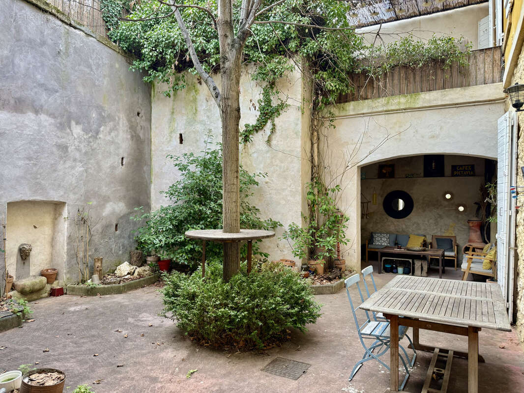 Maison à LA ROQUE-D'ANTHERON