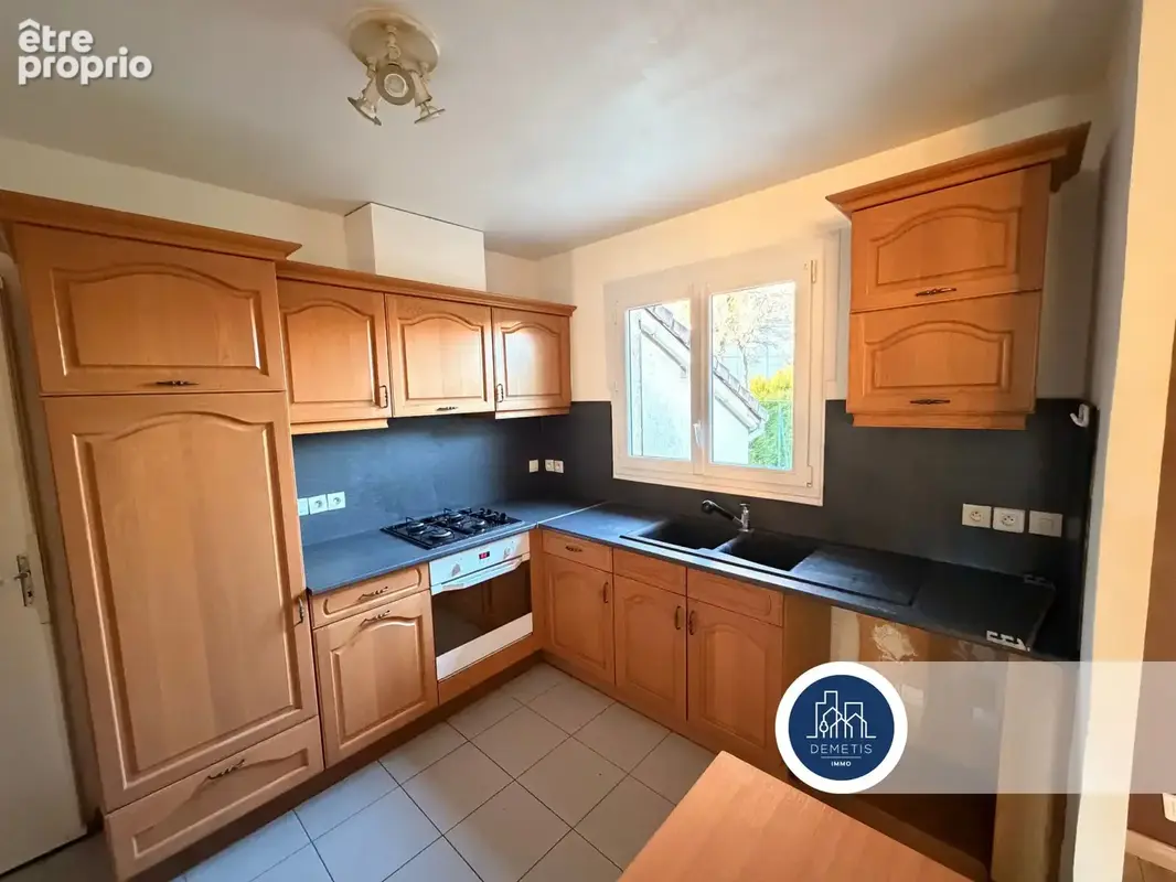 Maison familiale dans les hauteurs d'allonnes - photo 1