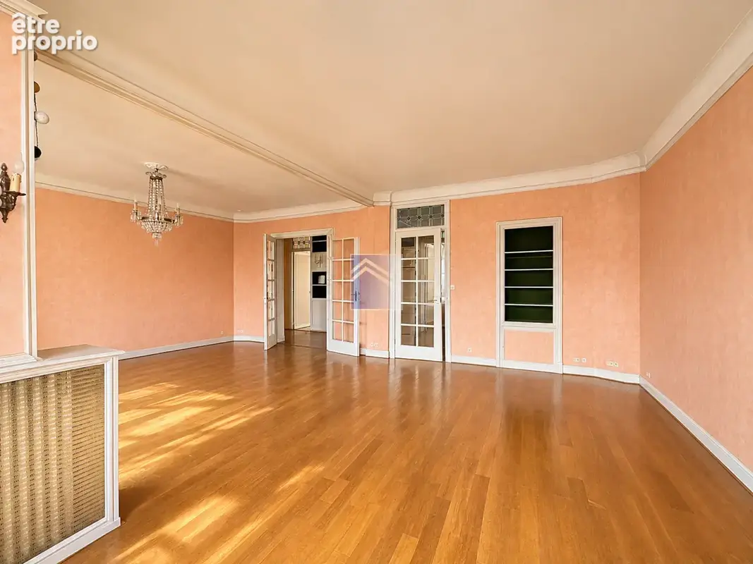 Courbevoie - République - 5 pièces 119.54m2 - Cave - Appartement familial ! - photo 4