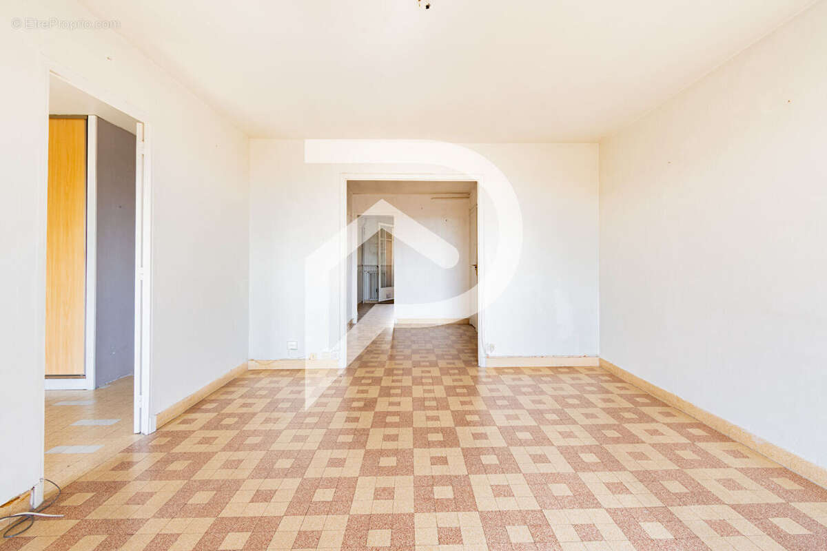 Appartement à MARSEILLE-4E