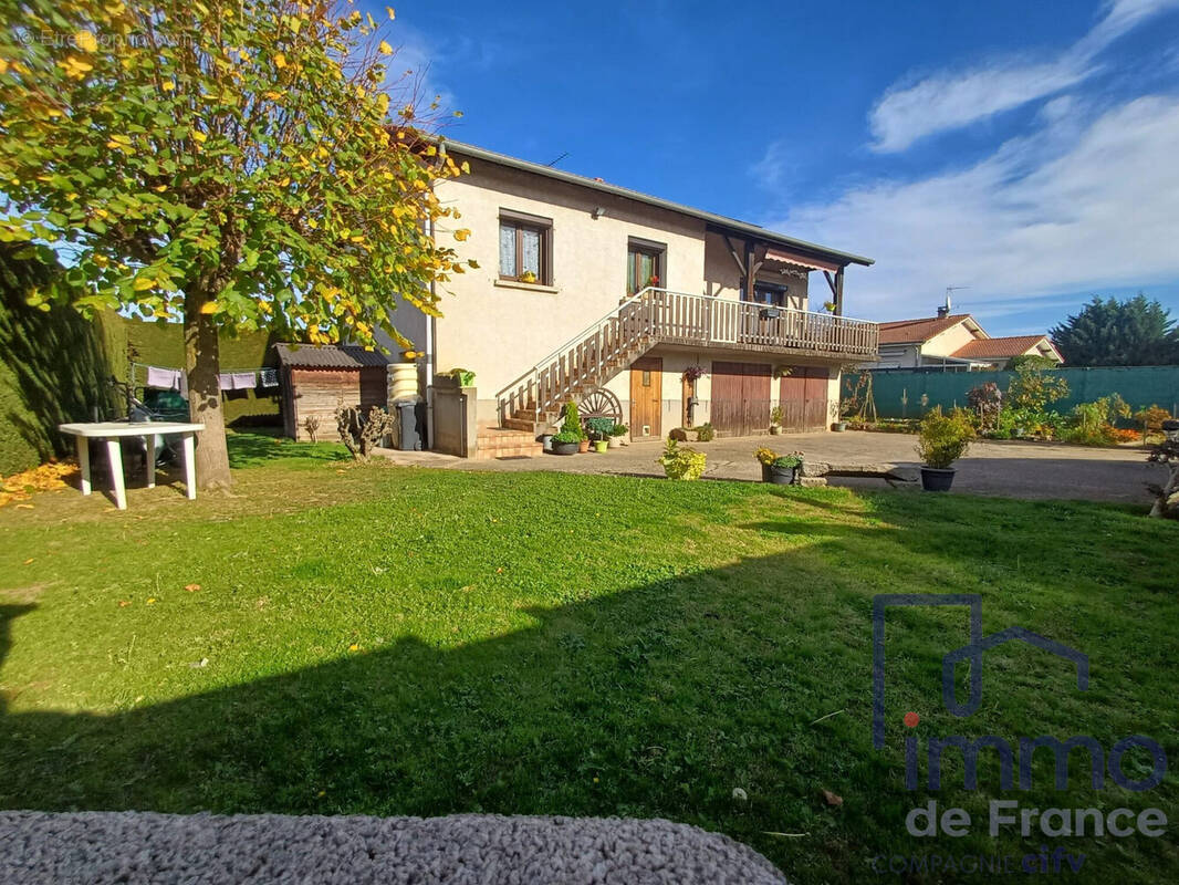 Maison à VEAUCHETTE