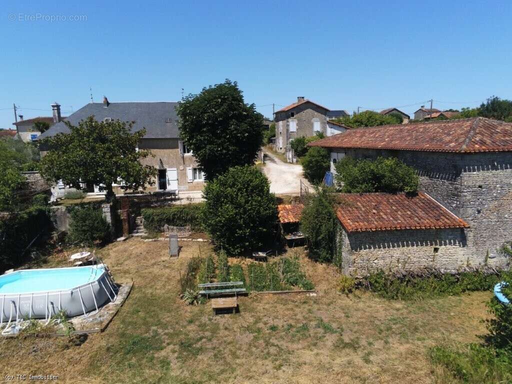 Maison à RUFFEC