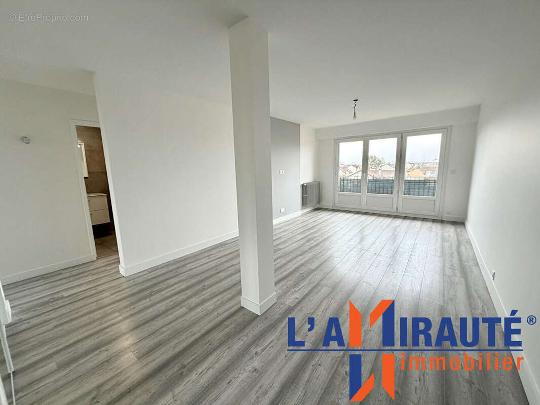 Appartement à SARTROUVILLE