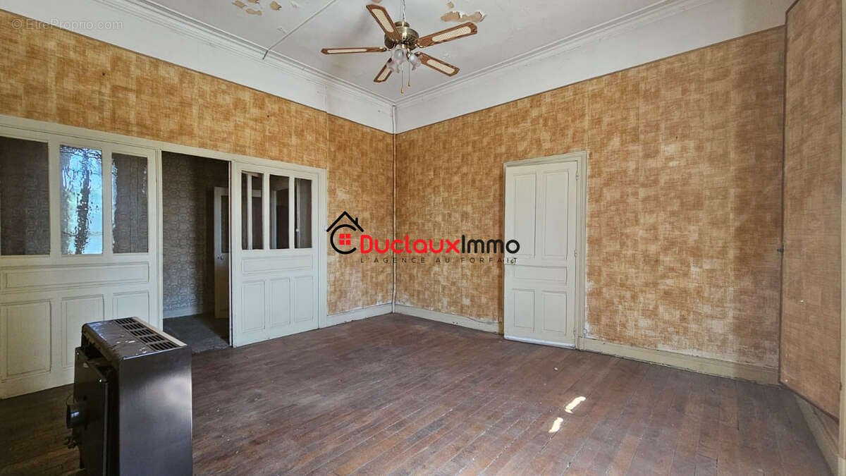AURILLAC, GRAND appartement à rénover - photo 3