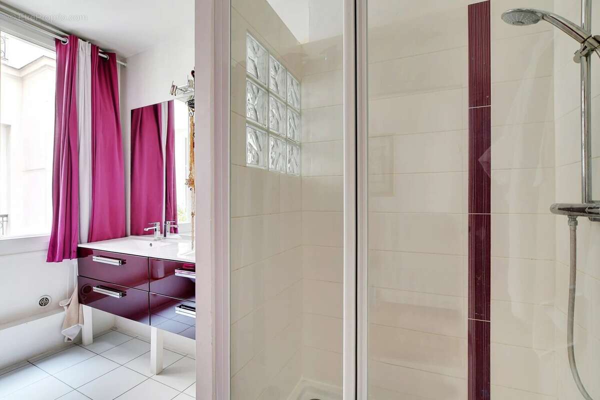 Appartement à PARIS-8E