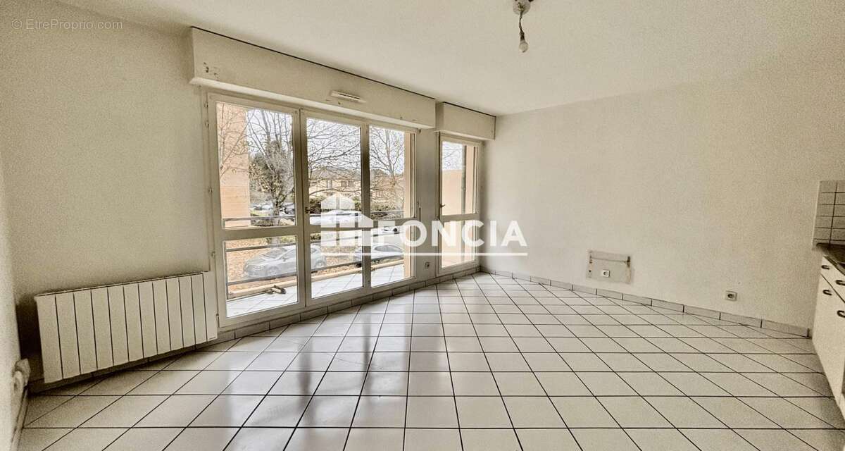 Appartement à SAINT-GENIS-LES-OLLIERES