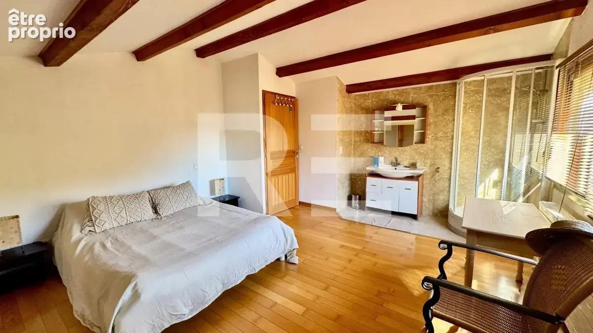 Maison atypique, piscine, jardin, double garage, atelier - photo 11