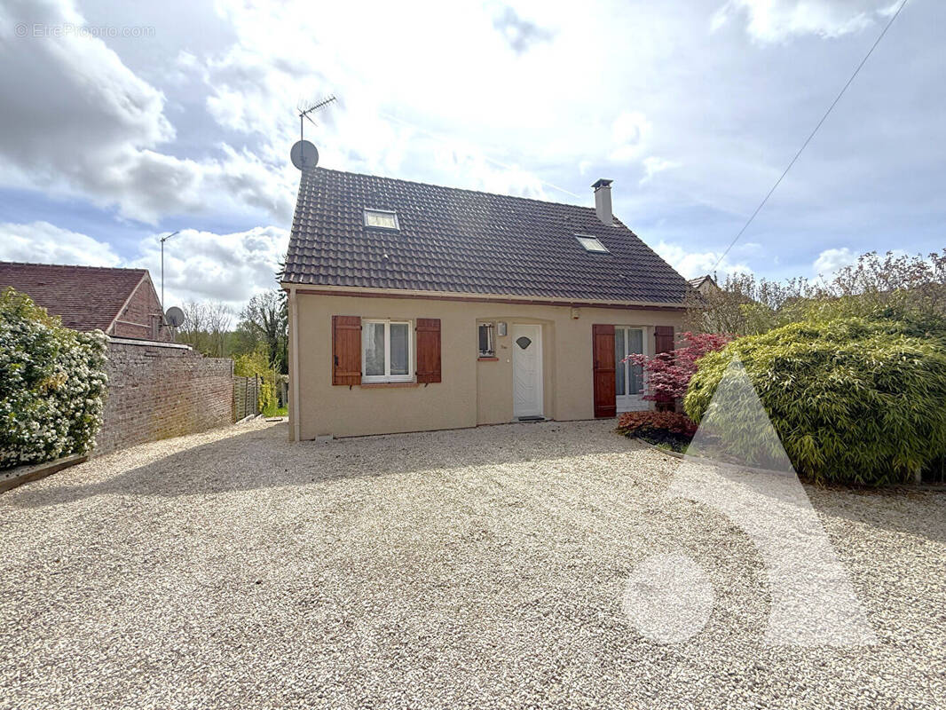 Maison à NEUFVY-SUR-ARONDE