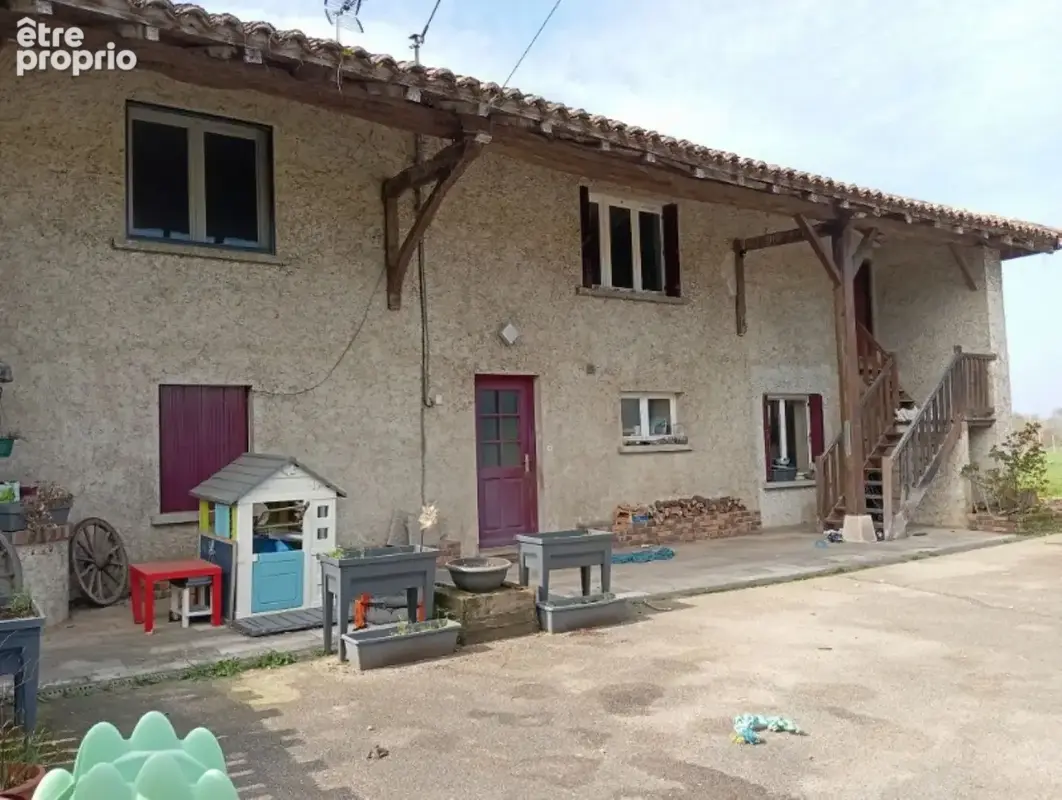 Nouveaute a 2 kms de sulignat...maison avec dependance sur 2800 m² terrain - photo 4