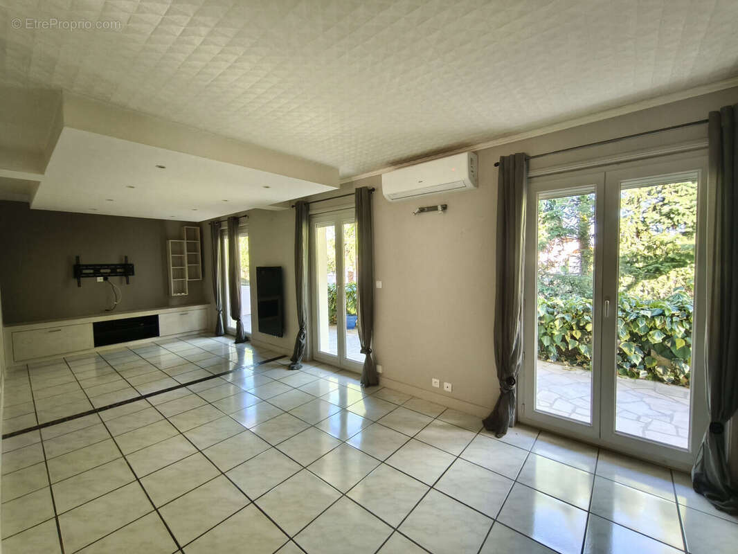 Photo 5 - Maison à VEAUCHE