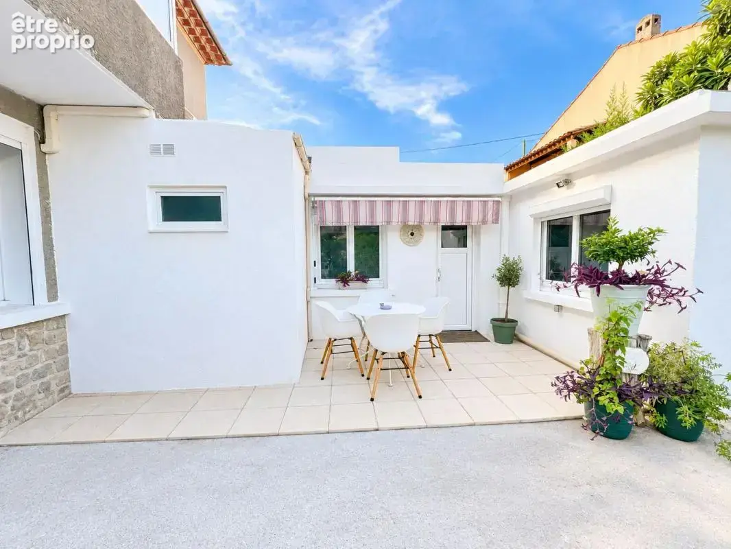 À Vendre Maison indépendante rénovée – 3 logements – Garage, piscine et stationnements – Toulon Ouest les Routes - photo 16