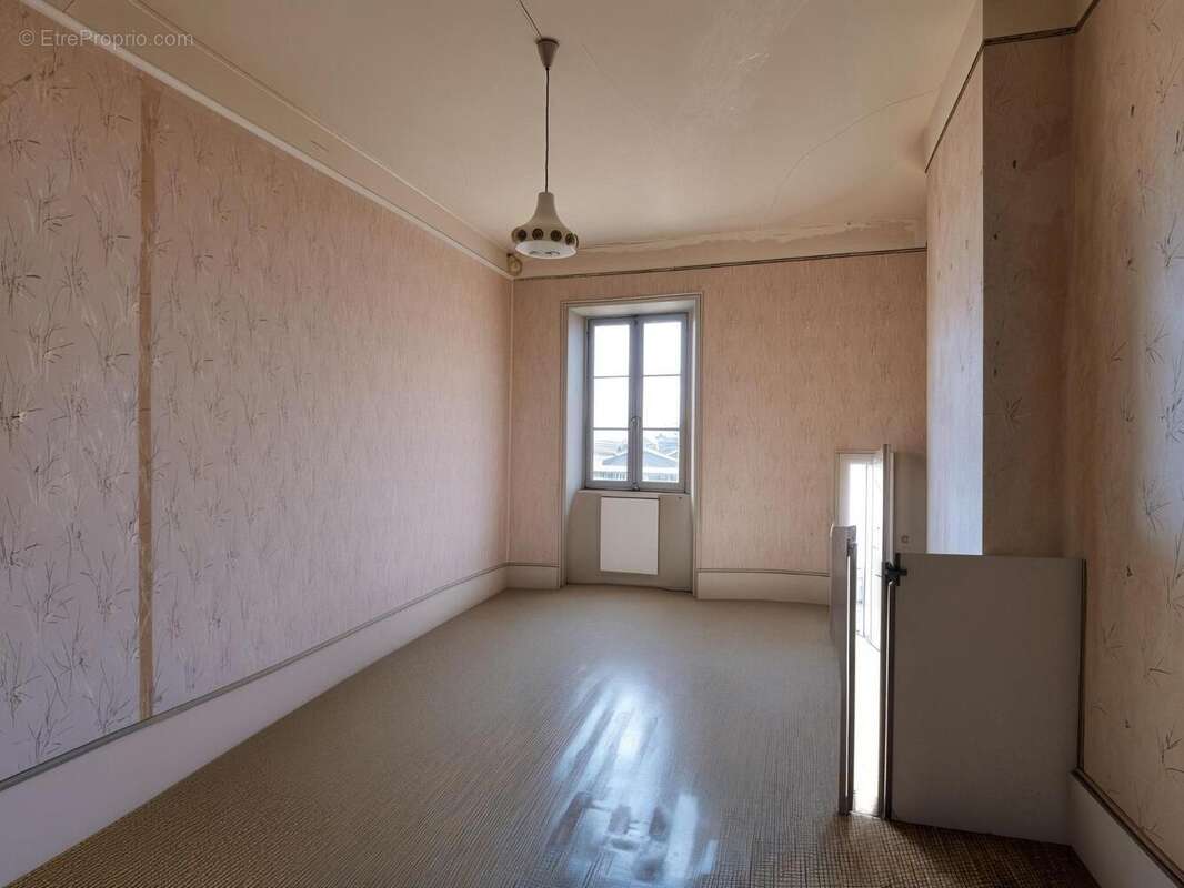  - Appartement à AUBENAS