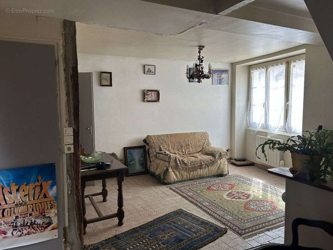 Maison à SAINT-JEAN-D'ANGELY