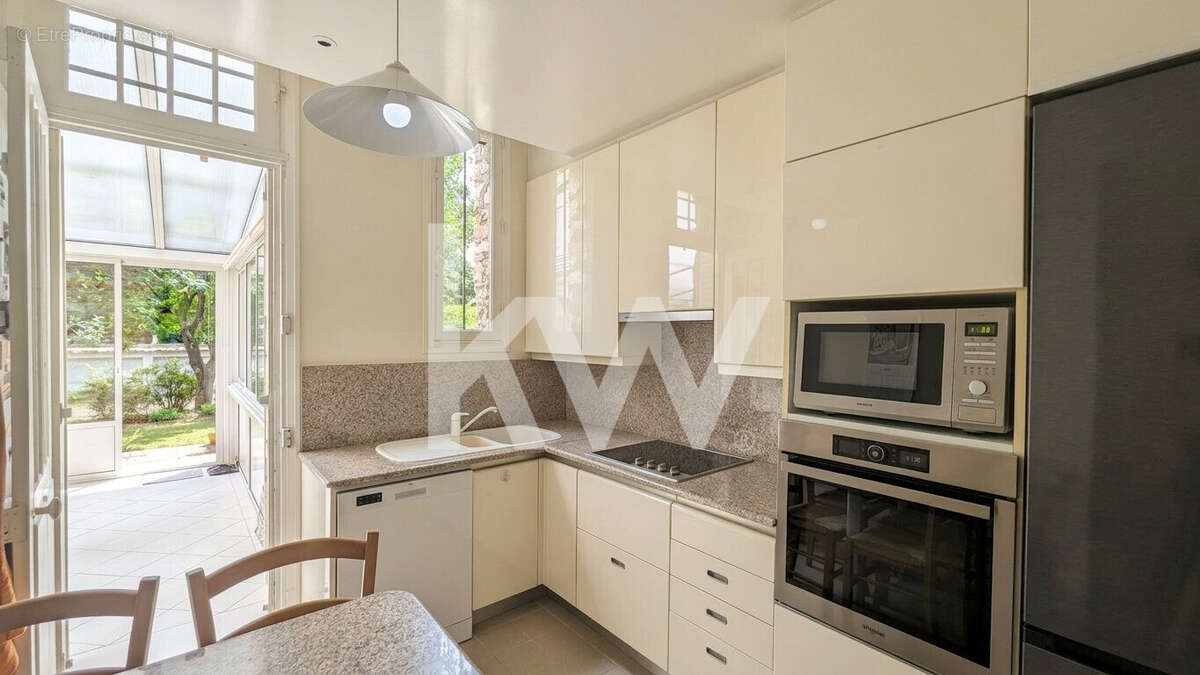 Maison 160 m² à Enghien-Les-Bains  - photo 9