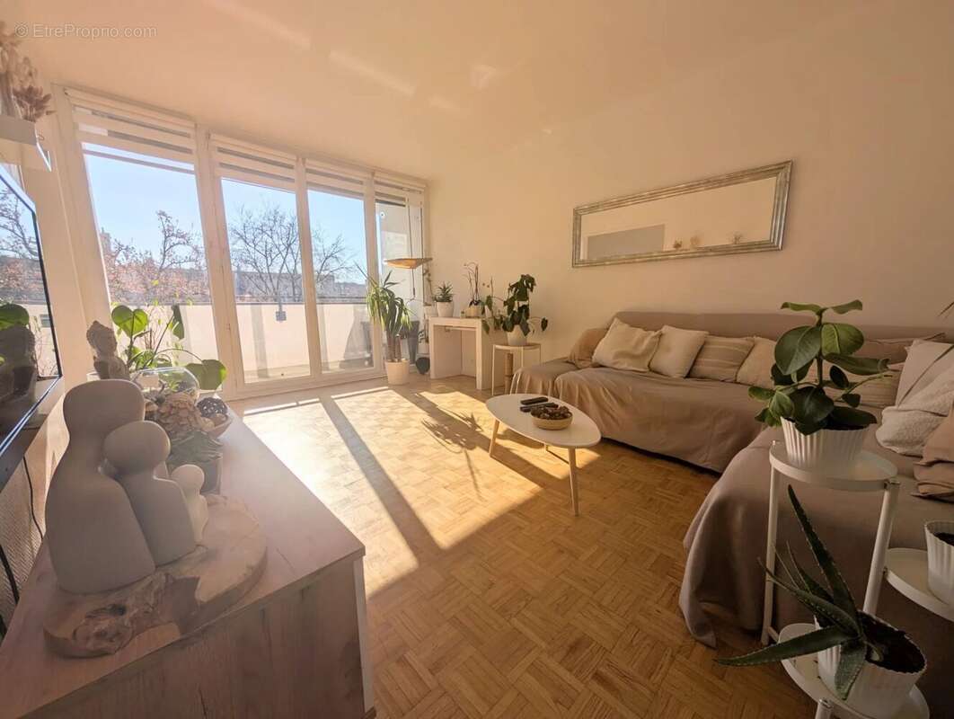 Appartement à LES CLAYES-SOUS-BOIS