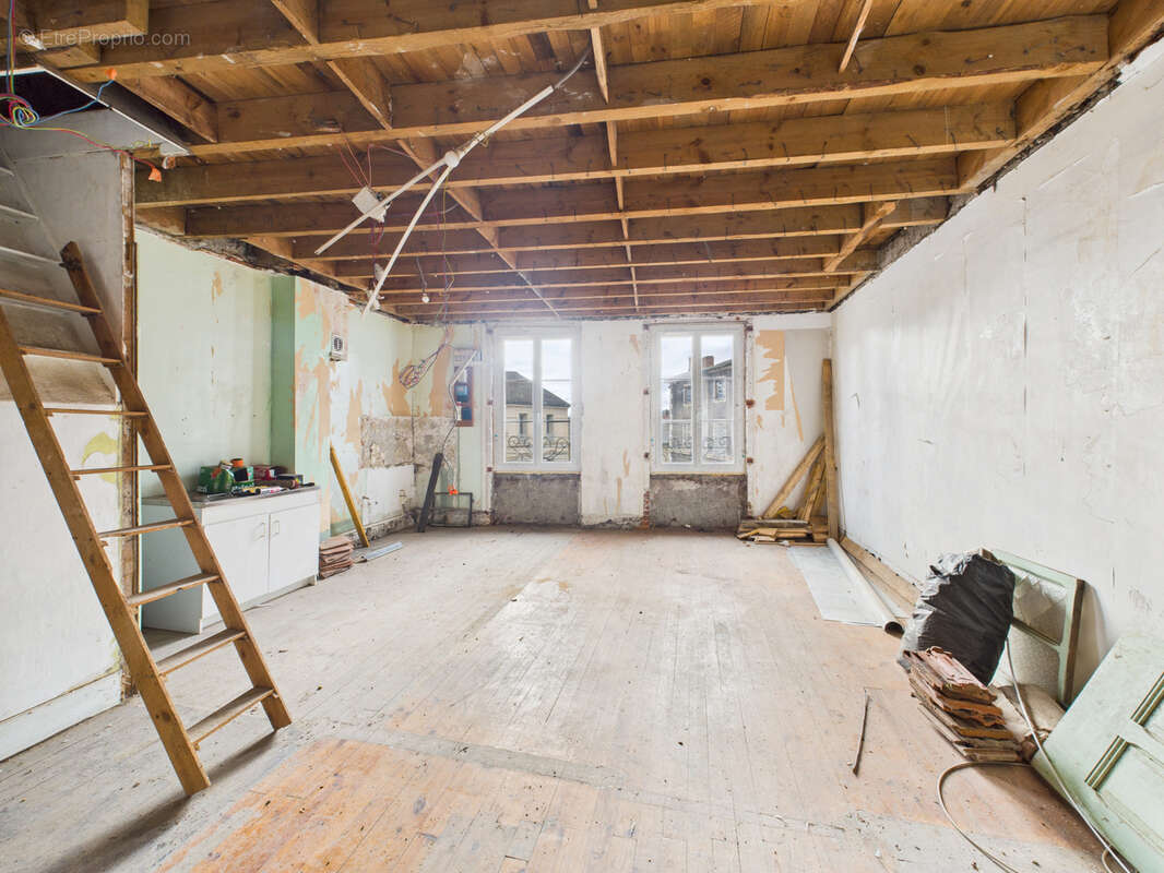 Maison à CRAPONNE-SUR-ARZON