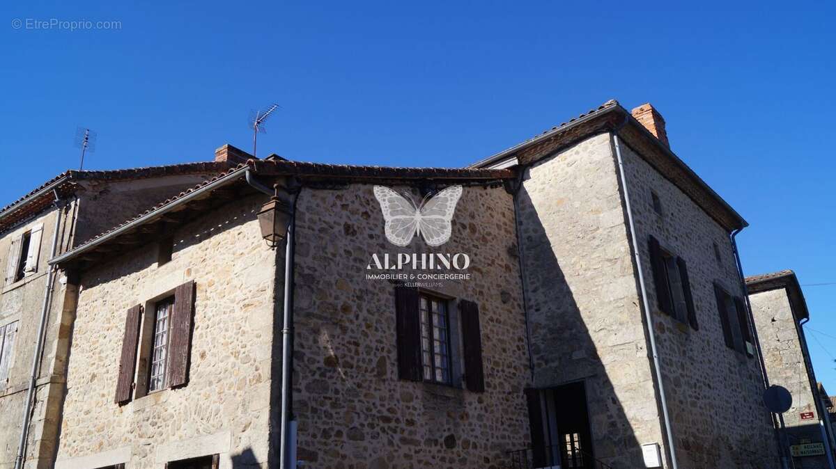 Maison à CHAMPNIERS-ET-REILHAC