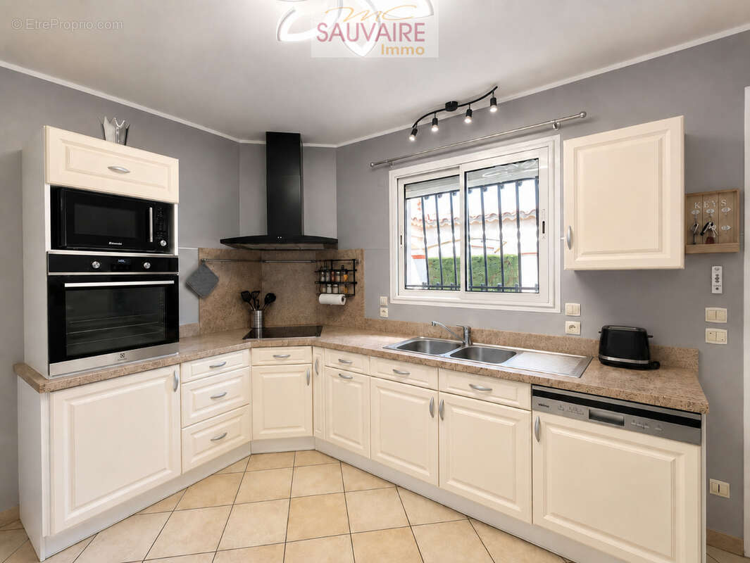 Villa 4 faces de plain-pied avec 3 chambres et garage - photo 6
