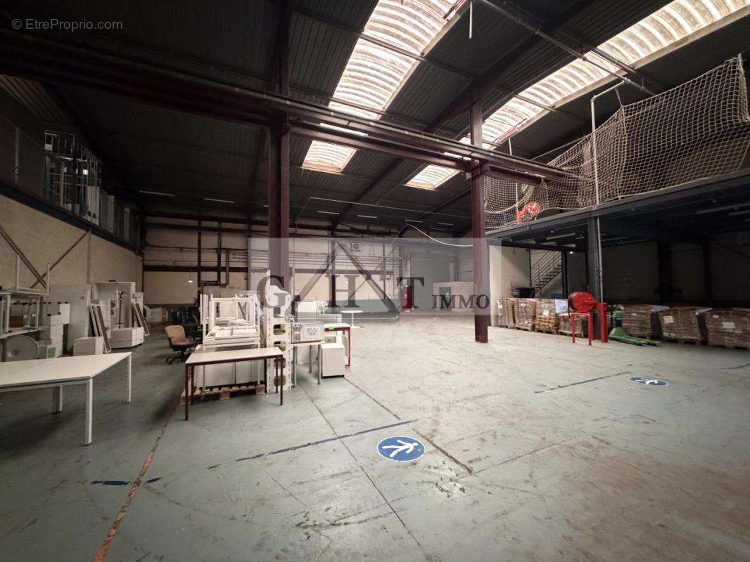 Entrepot 2765m2 a vendre bondoufle - photo 3