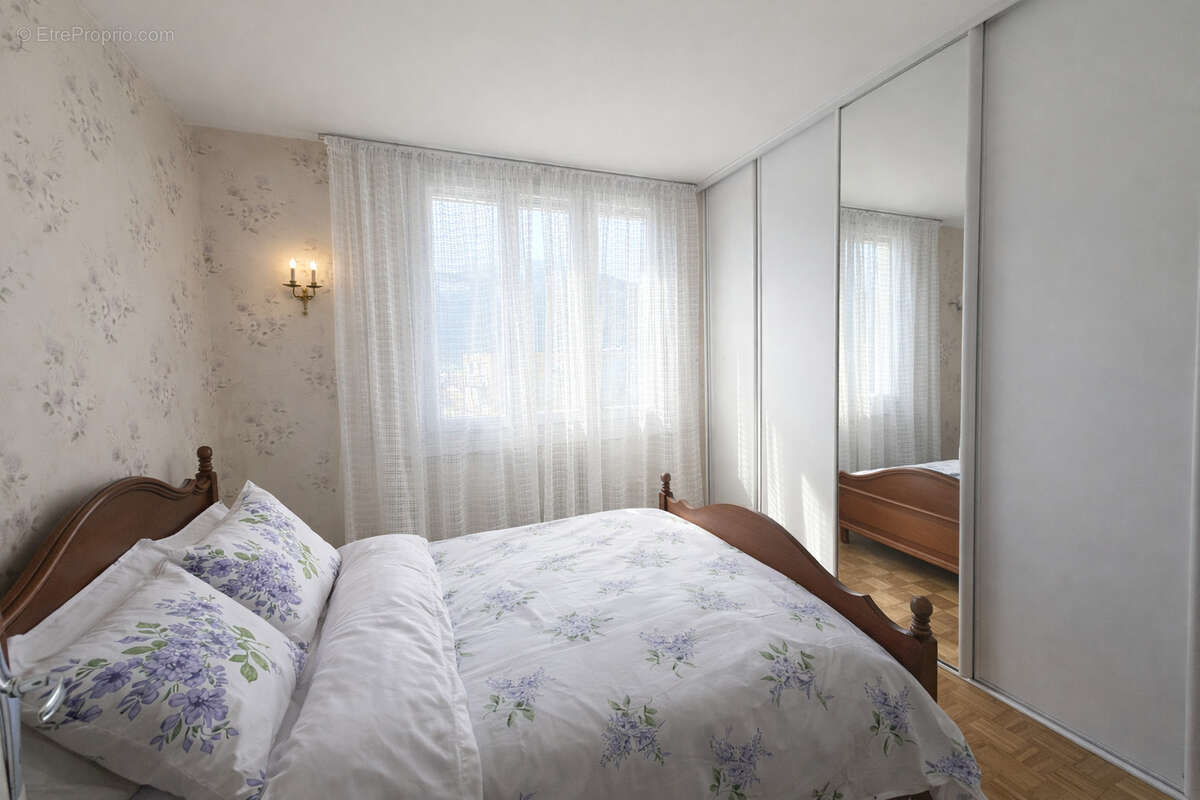 Appartement à LE PONT-DE-CLAIX