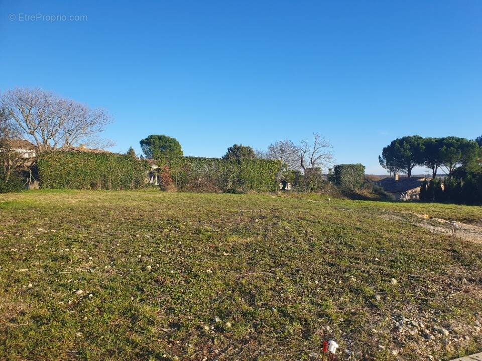 Terrain à LAUDUN-L'ARDOISE